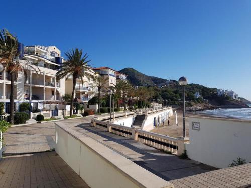 Ground floor facing the sea, in complex with pool and common areas