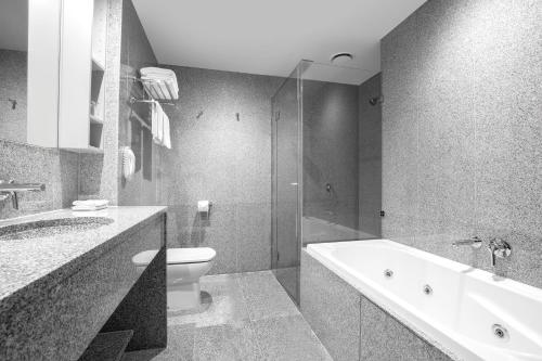 
A bathroom at Mantra Tullamarine Hotel
