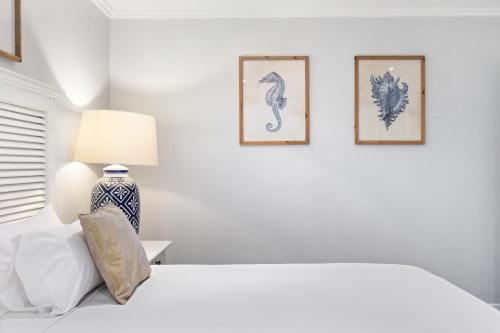 Katil atau katil-katil dalam bilik di Hamptons Meets Hervey Bay In Upmarket Resort - Ocean Views