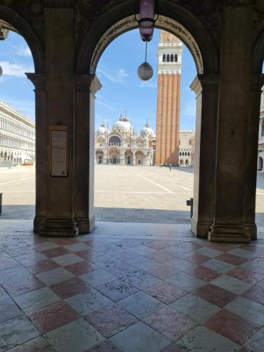 Friendly Venice Suites photo 47