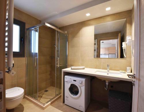 a bathroom with a washing machine and a sink at MIRAMARE LUXURY APARTMENTS in Eretria