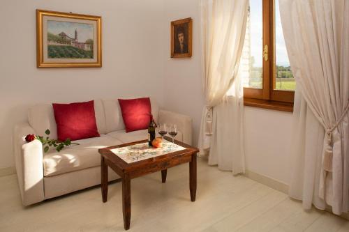 a living room with a couch and a table at Agriturismo Il Cantico di San Francesco in Palazzo