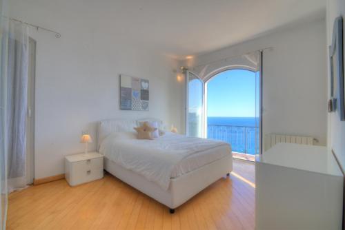 Imagen de la galería de Villa Ischia Attico sul mare a Verezzi, en Borgio Verezzi