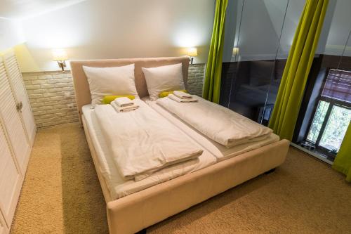 Кровать или кровати в номере RentPlanet - Szosa Czeska