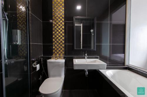 a bathroom with a toilet and a sink and a tub at Jomstay Octagon Duplex Penthouse Ipoh Town in Ipoh