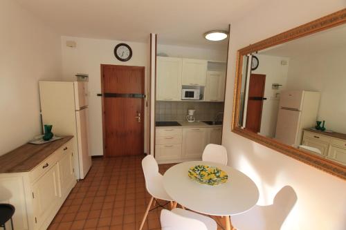A kitchen or kitchenette at FLAT BIBIONE