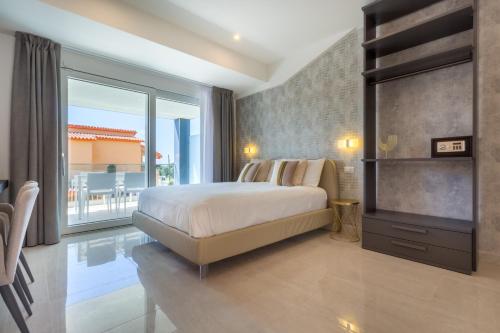 a bedroom with a bed and a large window at Residence Meridian Unità 6 in Villa San Pietro
