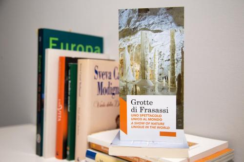a stack of books sitting on top of a shelf at HOTEL LIDIA in Mergo