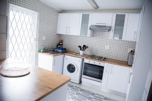 Kuchyň nebo kuchyňský kout v ubytování Mahdi Cottage