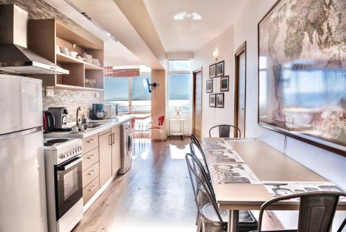 Ett kök eller pentry på #Morrison Apt by halu! Apartments