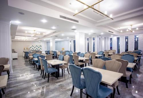 ALBA HOTEL & SPA tesisinde bir restoran veya yemek mekanı