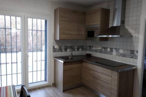 Kuchyň nebo kuchyňský kout v ubytování Vivienda rural Mogón-Junto al Guadalquivir B