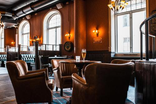 a restaurant with a table and chairs and windows at ProfilHotels Calmar Stadshotell in Kalmar