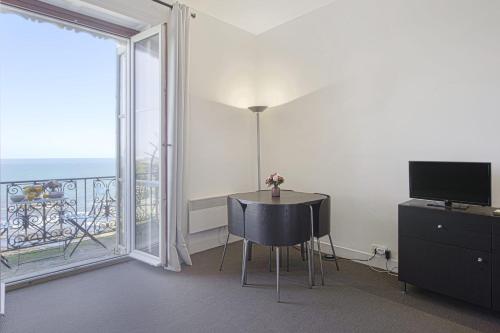 Gallery image of Nice studio with sea view & balcony - Biarritz - Welkeys in Biarritz