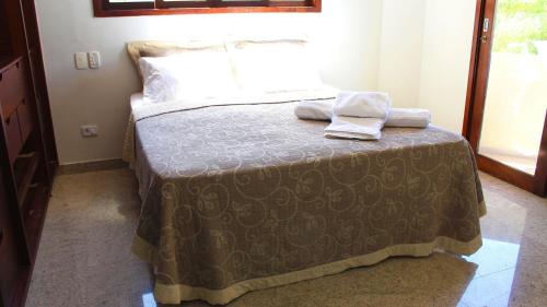 Un pat sau paturi într-o cameră la Barramares #54 - Casa com Piscina por Carpediem