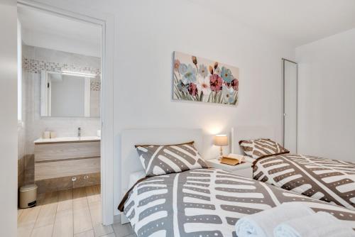 a white bedroom with a bed and a sink at DREAM Holiday Houses in Cernobbio