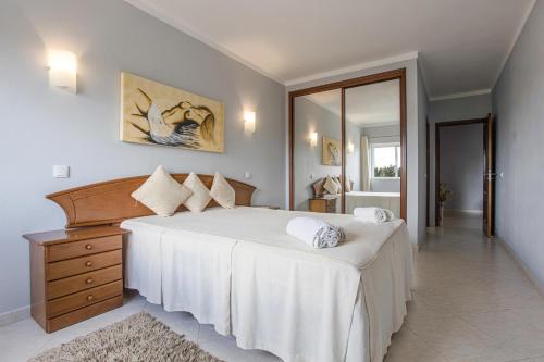 Postel nebo postele na pokoji v ubytování Apartamentos Antunes
