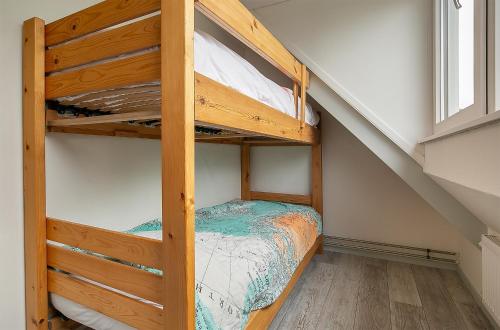 Ένα ή περισσότερα κρεβάτια σε δωμάτιο στο Vakantiehuis de Schelp