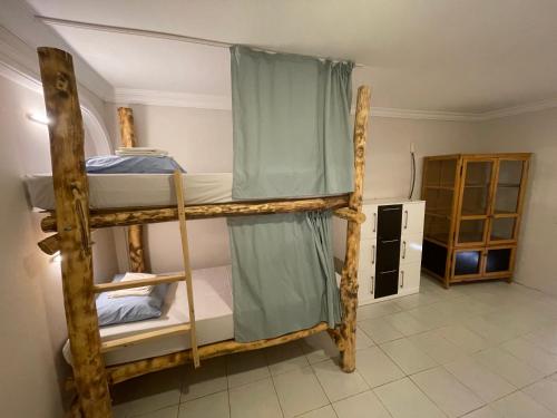 Postel nebo postele na pokoji v ubytování CAMP&HOSTEL Antalya