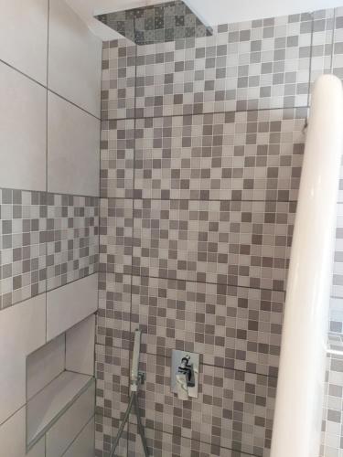 Ένα μπάνιο στο Παραδοσιακό σπίτι εντός της Χώρας της Ίου