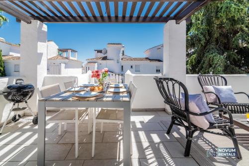 Modern 2 Bedroom Penthouse w/ Terrace, Pool & BBQ