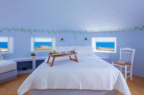 A bed or beds in a room at Windmill Villas