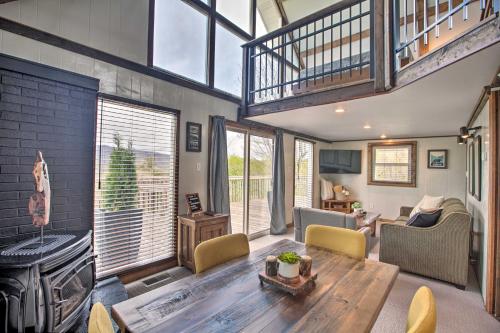 Gallery image of Overlook Loft Deck and Panoramic Shenandoah Views in Elkton
