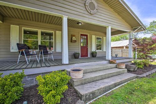 Pet-Friendly Abode with Fire Pit 4 Mi to Downtown!