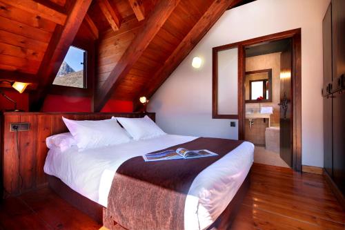 Postel nebo postele na pokoji v ubytování Villa de Plan Apartments&Suites