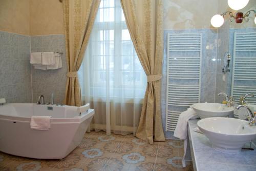 Koupelna v ubytování Chateau Zbiroh
