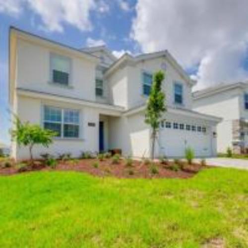 Ultimate 6 Bed Villa with Spa and Pool, Davenport, United States