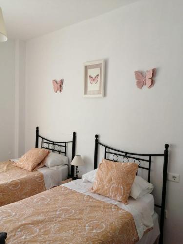 A bed or beds in a room at Casas Rurales Montejaque Pinos