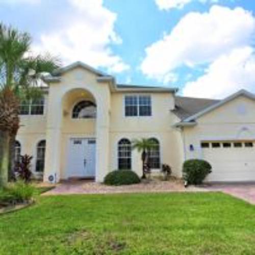 Large Private Pool Home with Spa & Nearby Golf, Davenport, United States