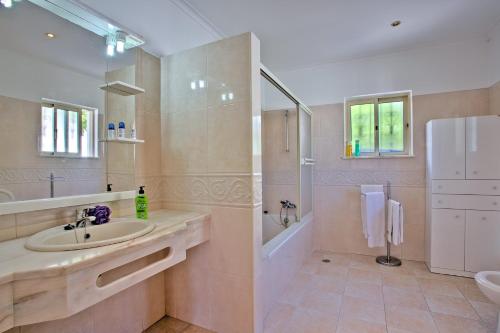 Villa Miraflores by Villa Plus