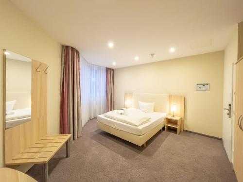 a hotel room with a bed and a sink at Hotel Siebenschläfer am Wasserturm in Alsdorf