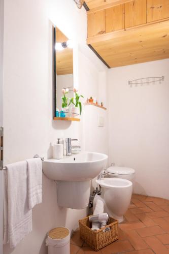 Bilik mandi di LEI Luxury Suite