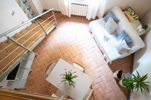 Ruang duduk di LEI Luxury Suite
