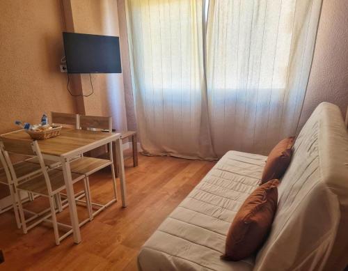 TV a/nebo společenská místnost v ubytování Primera linea Oropesa del Mar