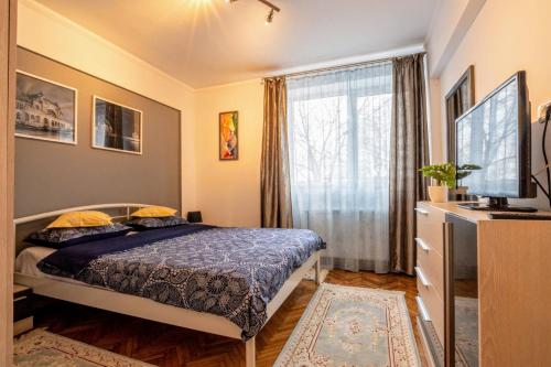 a bedroom with a bed and a large window at Modern & Stylish Apartment Excellent Location Superhost in Constanţa