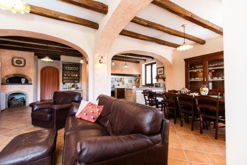 a living room with leather furniture and a dining room at San Nicola in Agerola