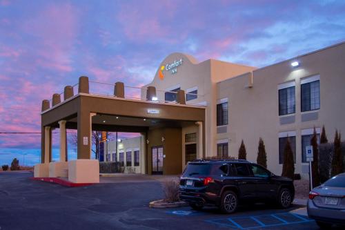 a car parked in a parking lot in front of a hotel at Comfort Inn in Santa Fe