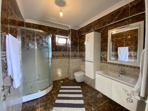 Ett badrum på Fairy tale house villa sapanca
