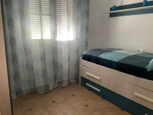 Ένα ή περισσότερα κρεβάτια σε δωμάτιο στο Casa con Piscina en Sanlucar de Barrameda