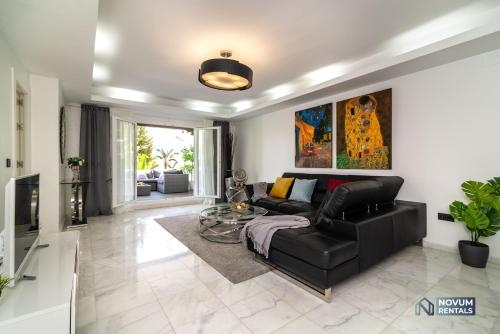 Luxurious beachside in the heart of Puente Romano