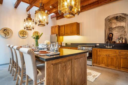 Φωτογραφία από το άλμπουμ του Casa Garita, 3BR in Centro, Amazing Views & Luxury Beds σε San Miguel de Allende