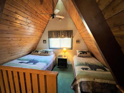 A bed or beds in a room at Mittenwald