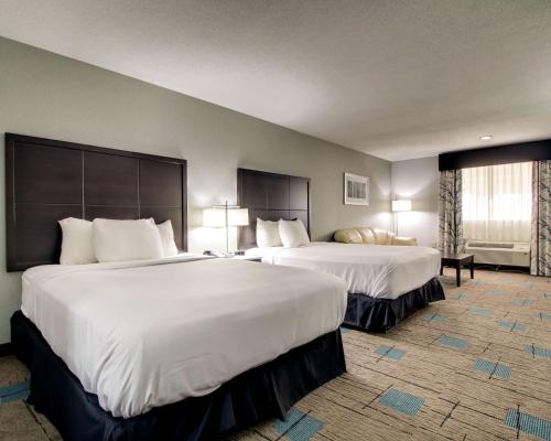 Postelja oz. postelje v sobi nastanitve SureStay Hotel by Best Western Richland