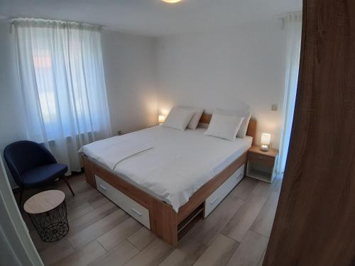 Postel nebo postele na pokoji v ubytování Apartment Nikolina