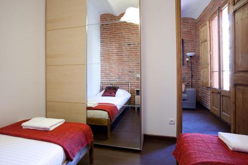 Gulta vai gultas numurā naktsmītnē Modern 2-bedroom apartment near Sagrada Familia