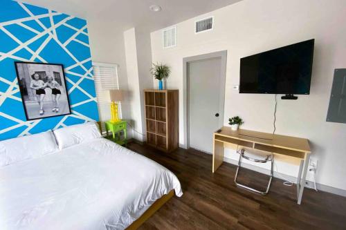 NEW Contemporary Studio in Lower Greenville